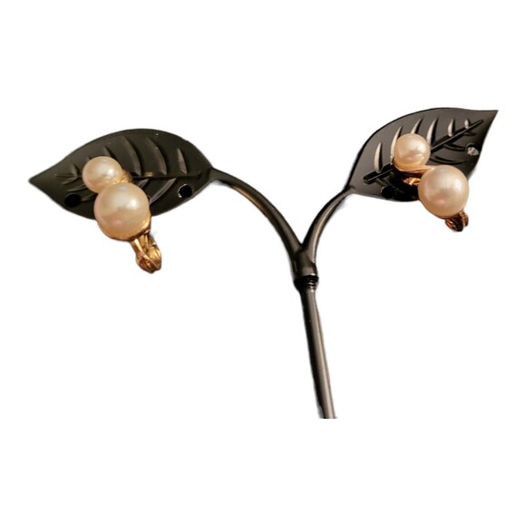 Vintage NWH Clip On Earrings Gold Tone & Faux Pearl - Picture 1 of 4